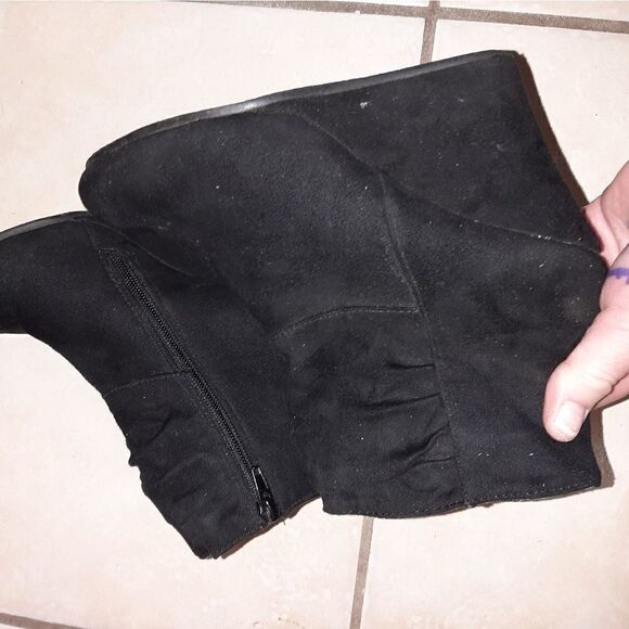 Black swede wedge heels, size 6.5 - Picture 4 of 7